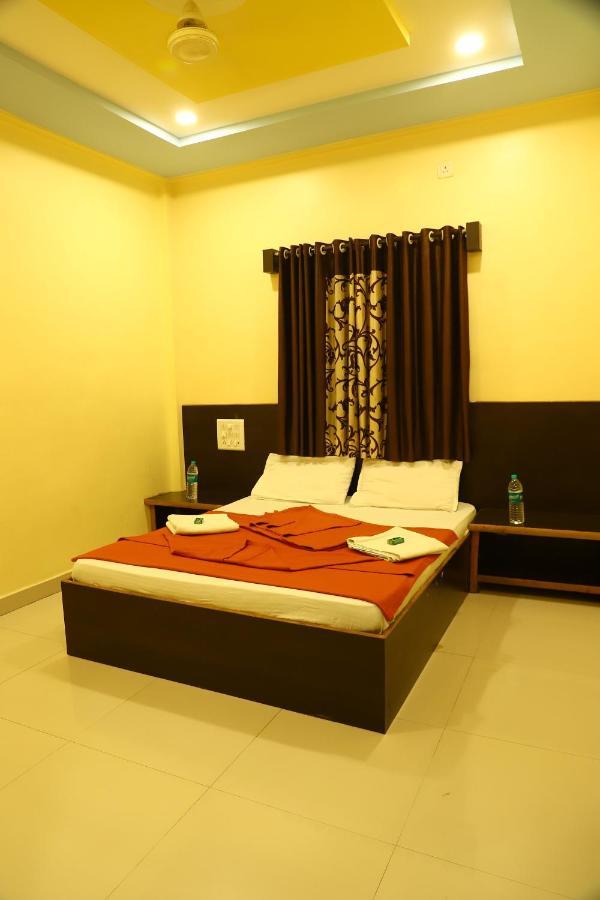 Sai Madhavi Palace Hotel Ширди Экстерьер фото