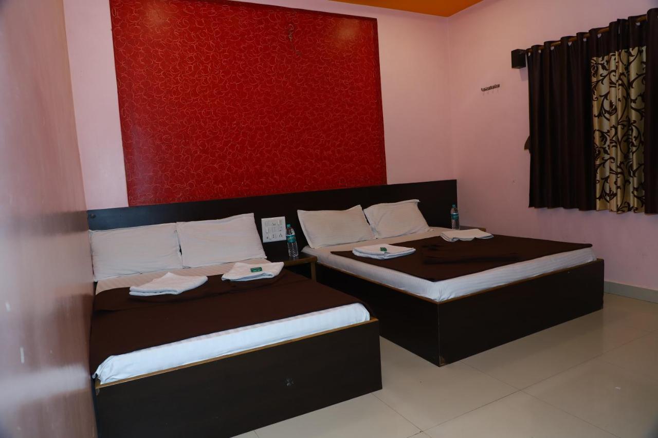 Sai Madhavi Palace Hotel Ширди Экстерьер фото