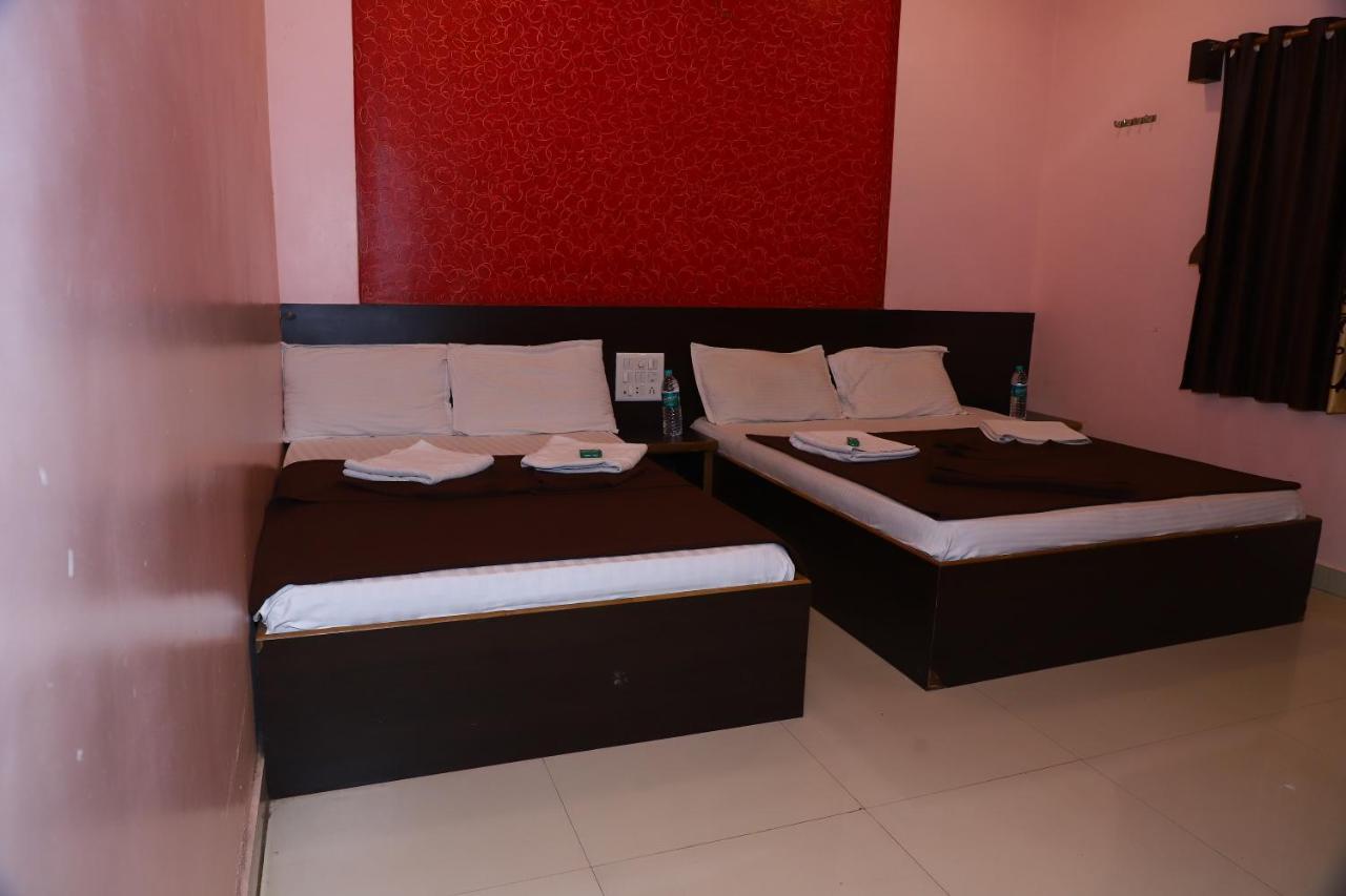 Sai Madhavi Palace Hotel Ширди Экстерьер фото